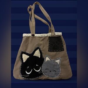 Cute cat tote bag with embroidered details and pockets